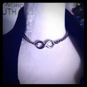 Silver Infiniti day wear collar with key